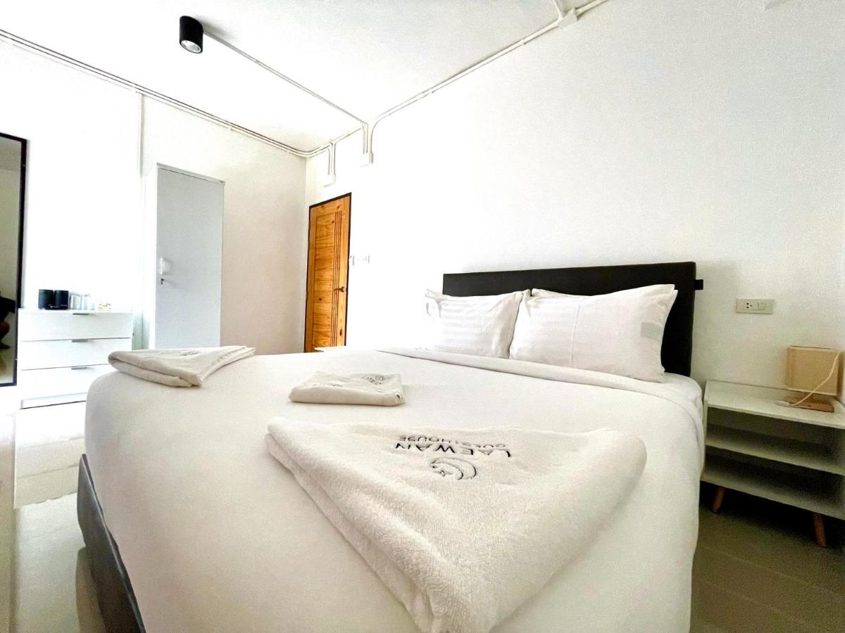 Laewan Guesthouse Baan Tai Luaran gambar