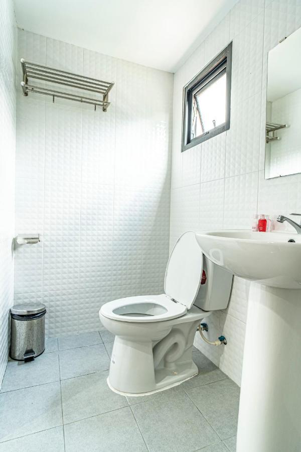 Laewan Guesthouse Baan Tai Luaran gambar